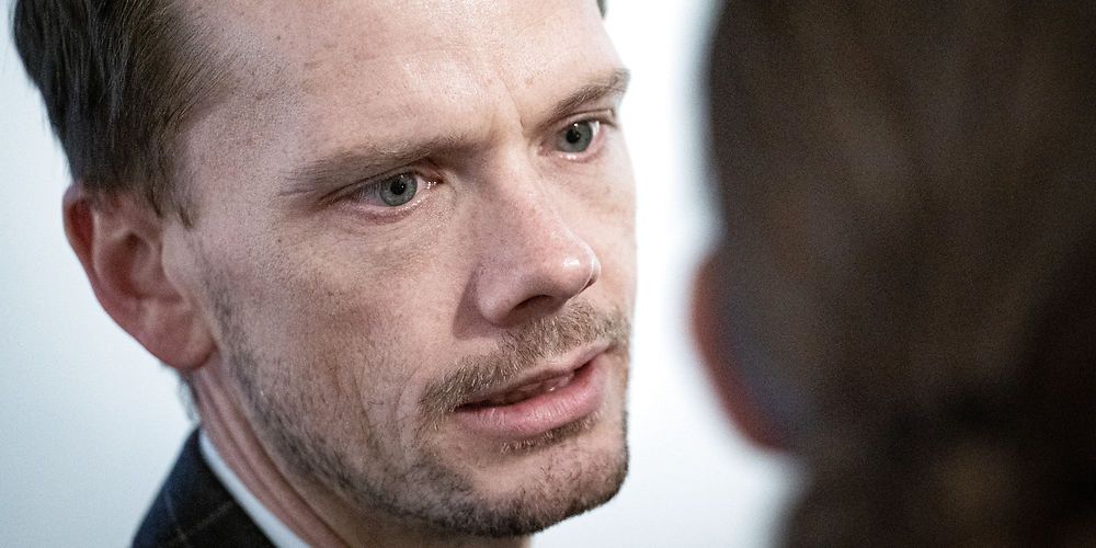 (Arkiv) Beskæftigelsesminister Peter Hummelgaard lukker jobcentrene og suspenderer rådighedsforpligtelsen for ledige i den kommende tid.