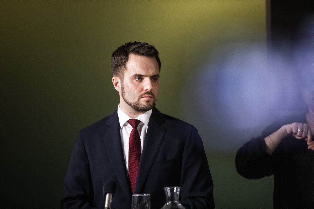 Erhvervsminister Simon Kollerup (S) er en af de ministre, der er på overarbejde i disse dage for at komme med tiltag, der kan hjælpe virksomheder i coronakrisen. (Arkivfoto)