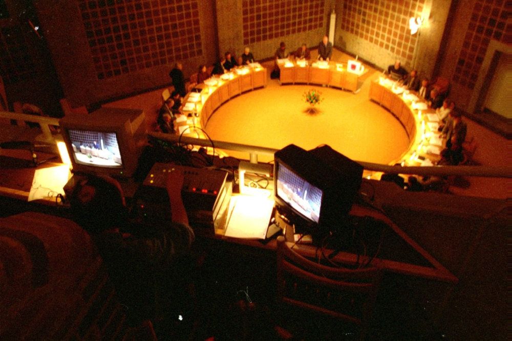 I den særlige situation kan byrådsmøder afholdes som video- og telefonmøder. Men kun hvis byrådet er enig om det, og hvis det gengives elektronisk, så offentligheden kan følge med. (Arkivfoto).
