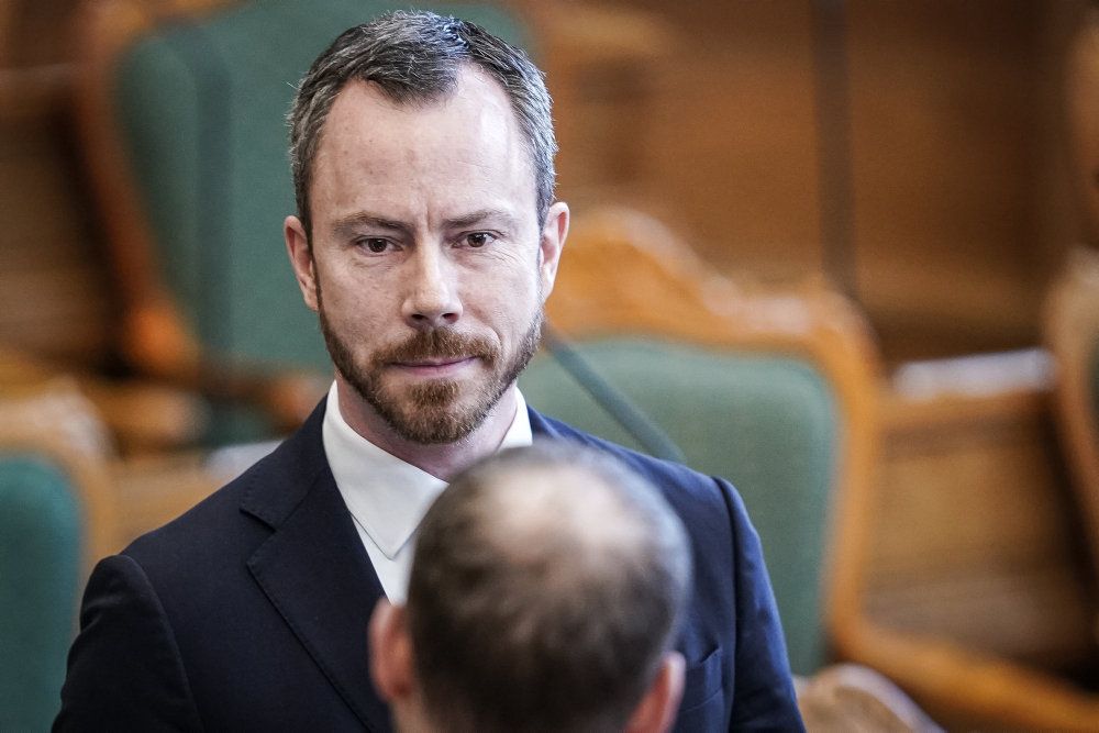 Venstre, her formand Jakob Ellemann-Jensen, ønsker, at anlægsloftet for landets 98 kommuner midlertidigt skal lempes, sådan at der kan komme gang i anlægsprojekter under coronakrisen. (Arkivfoto)