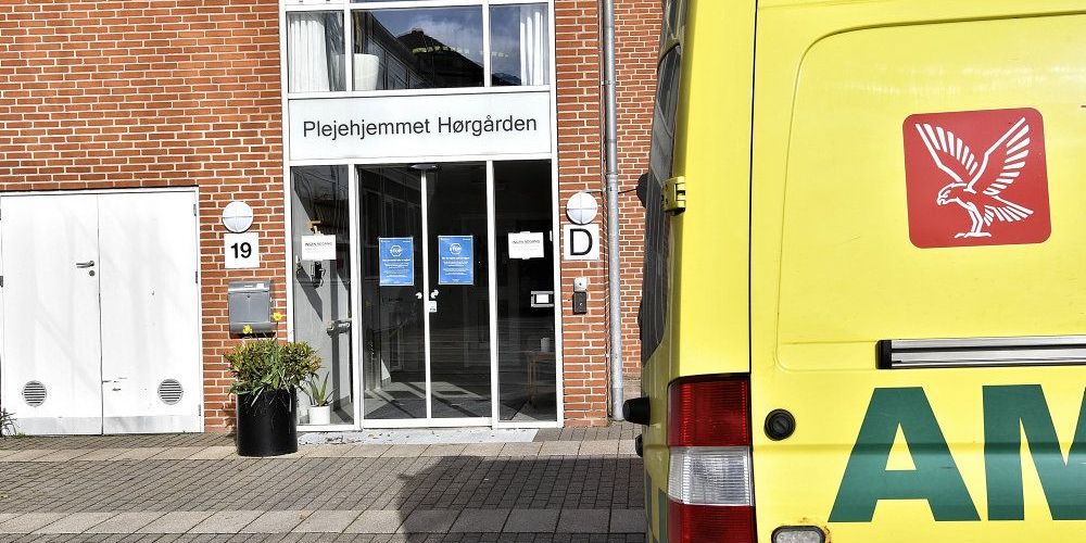 Plejehjemmet Hørgården i Aarhus Nord er et af de steder i Østjylland, hvor der er registreret coronasmittede. Her blev en medarbejder tidligere på ugen bekræftet smittet med coronavirus, efter at vedkommende havde været på arbejde to dage.