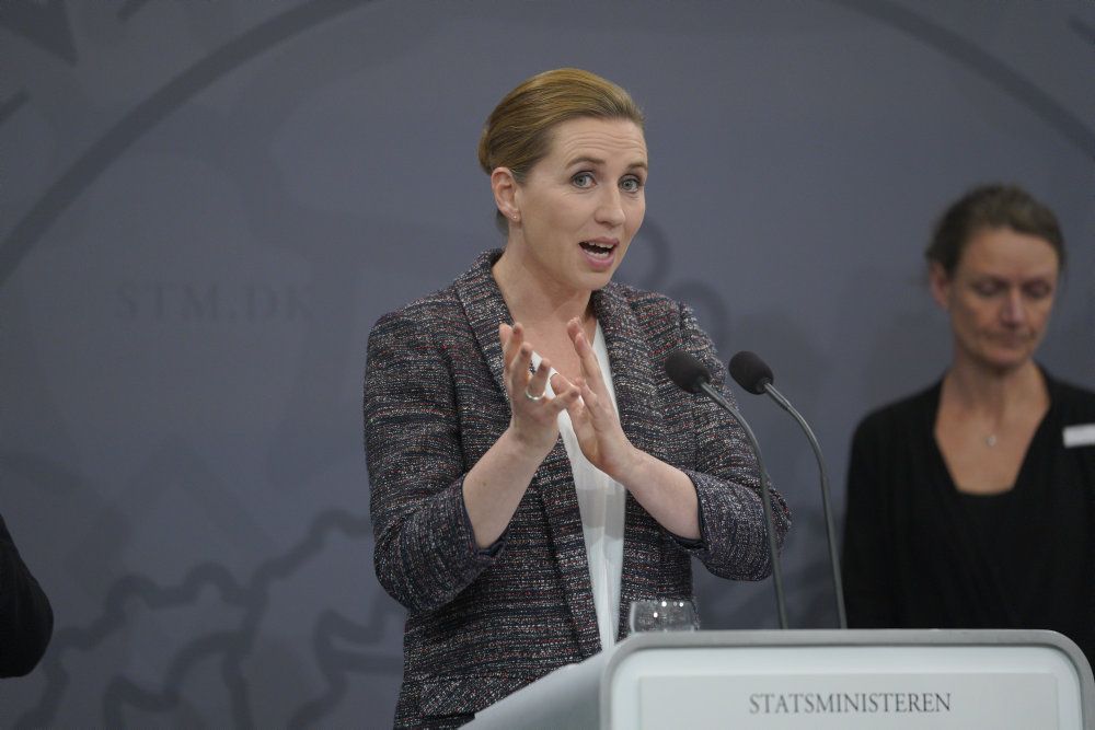 Situationen er alvorlig, understregede statsminister Mette Frederiksen, da hun fredag på et pressemøde præsenterede en række nye tiltag, der skal stoppe spredningen af coronavirus.