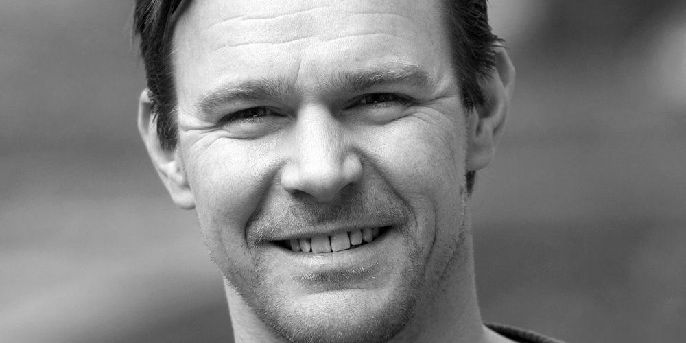 Vi kommer til at opleve konsekvenserne i to tempi, forudser Søren Dinesen Østergaard: Først en akut forværring hos folk, der i forvejen lever med psykisk sygdom og dernæst en form for 'post-coronareaktion', hvor vi ser en kæde af afledte effekter.