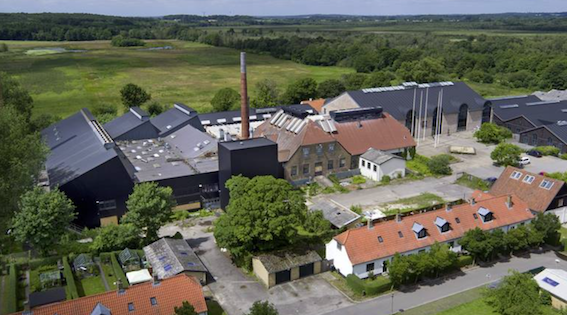 Det gamle Holmegaards Glasværk var en helt by i sig selv. Nu genåbner området som Holmegaard Værk.