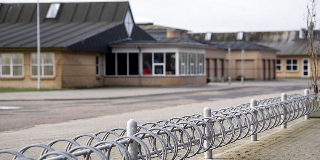 Skoler og uddannelsesinstitutioner står tomme hen på grund af coronavirussens smittefare. Det er ikke godt for de sårbare børn, mener børneinstitutioner. (Arkiv)