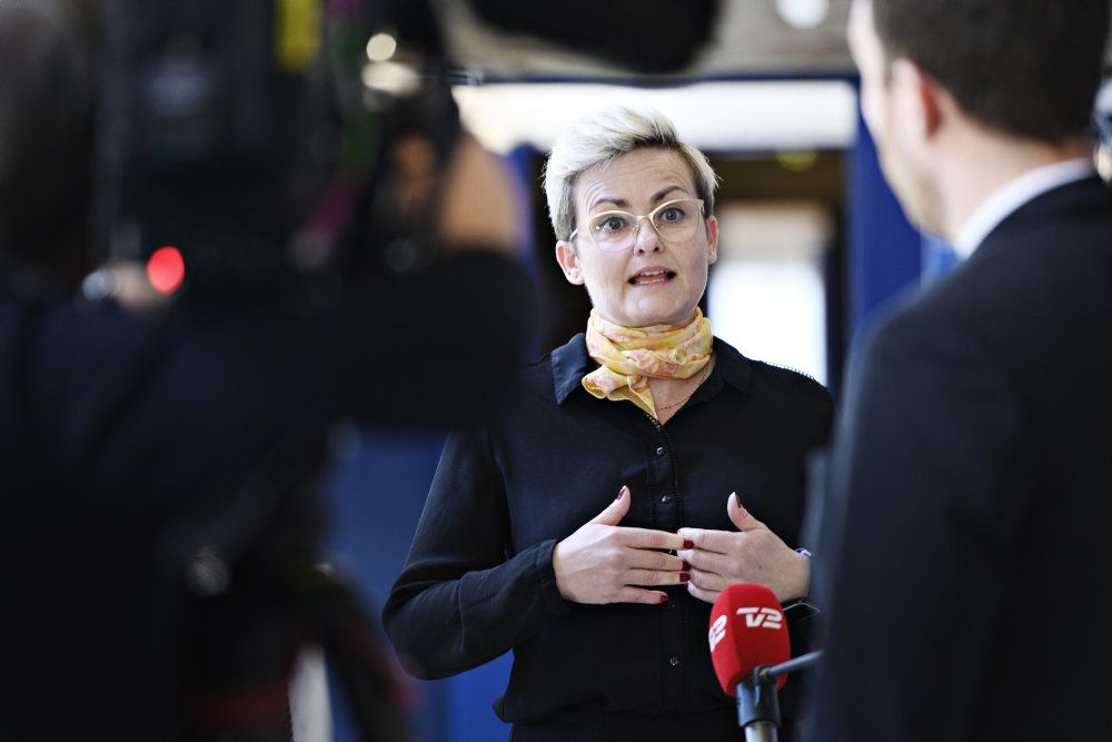 Undervisningsminister Pernille Rosenkrantz-Theil (S) har efter kritik gjort det muligt for elever, der er ved at afslutte erhvervsuddannelser, at vende tilbage til skolebænken. (Arkivfoto)