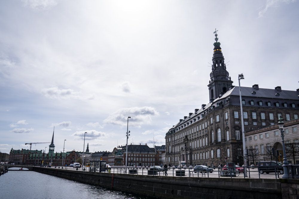Christiansborg begynder så småt at vende tibage til normale arbejdsgange i næste uge.