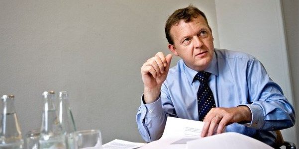 Under en ung Lars Løkke Rasmussen (V) besluttede man i 2009, at beskæftigelsesindsatsen for forsikrede ledige skulle flyttes til kommunerne.