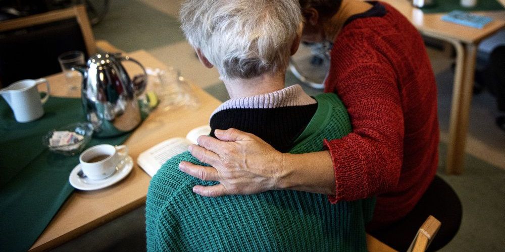 Regeringen har ifølge Venstre og andre oppositionspartier været for langsom til at komme i gang med at forhandle en hjælpepakke på ældreområdet under coronakrisen. (Arkivfoto)