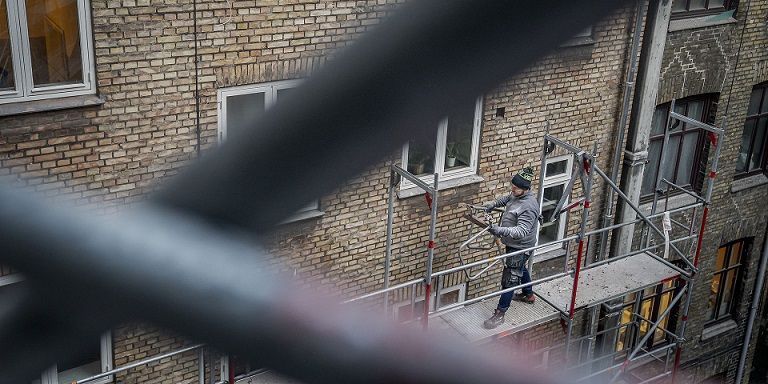 Arbejdstilsynet foretager i øjeblikket ikke kontrol på landets arbejdspladser på grund af coronakrisen. Det undrer forsker og fagforbund. (Arkiv)