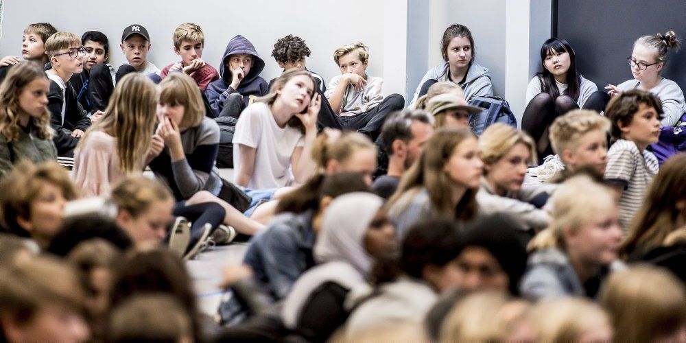 Skoleeleverne fra 6.-10.-klasse må væbne sig med mere tålmodighed, før de kan gøre sig håb om igen at være fysisk sammen med kammeraterne i skoletiden. (Arkivfoto)