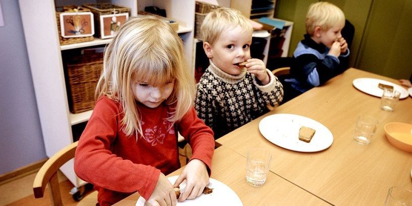 Selvom der betales for frokost i daginstitutionen, så har børnene ikke fået leveret mad under nedlukningen. Det falder forældre for brystet. (Arkivfoto)