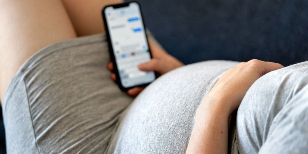 Gravide i tredje trimester, som arbejder i sundheds-, social- og ældresektoren, bør arbejde hjemme for en sikkerheds skyld, lyder det fra Sundhedsstyrelsen. Det skal mindske risiko for smitte med coronavirus. (Arkivfoto)