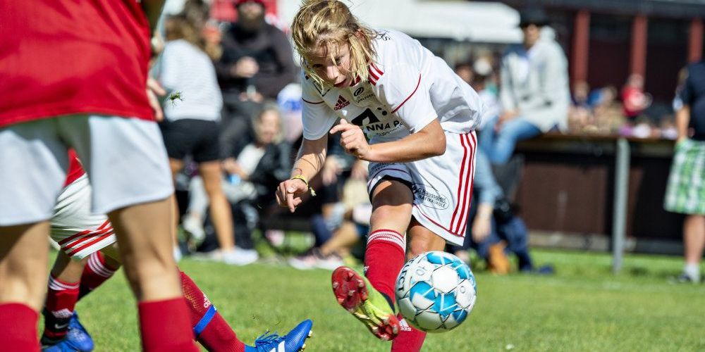 Den største sport målt på medlemstal herhjemme er fodbold. Derefter følger gymnastik og svømning. Målet for DGI og DIF er, at over halvdelen af den danske befolkning dyrker idræt i en forening inden 2025. (Arkivfoto)