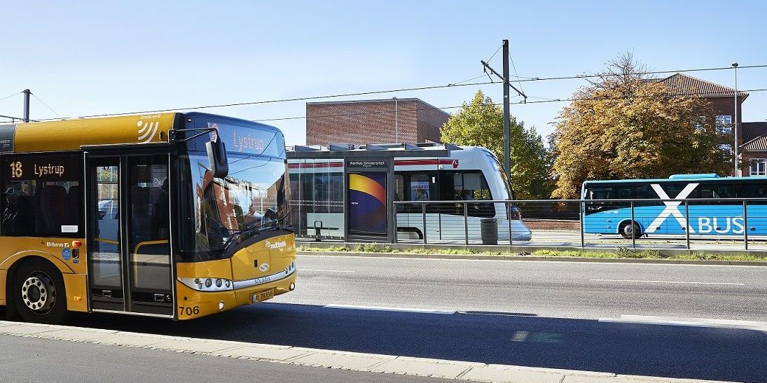 Trafikselskabet Midttrafik er havnet i alvorlige økonomiske vanskeligheder på grund af coronakrisen. Billetindtægterne er faldet med 90 procent de seneste måneder.
