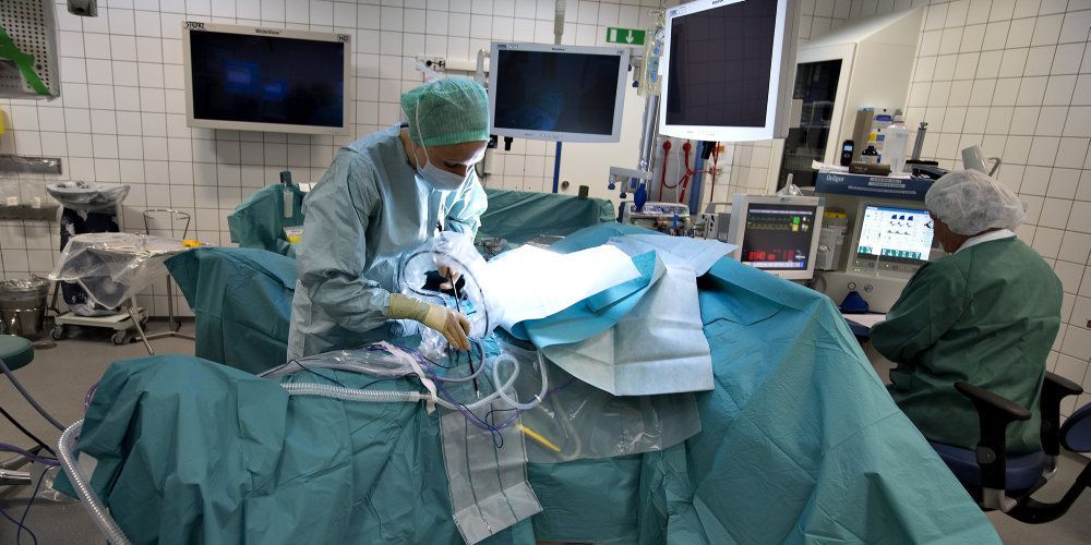 Det er uvist, hvor mange operationer, der er aflyst under coronakrisen. En professor vurderer, at det handler om 25.000-30.000 operationer. (Arkivfoto)