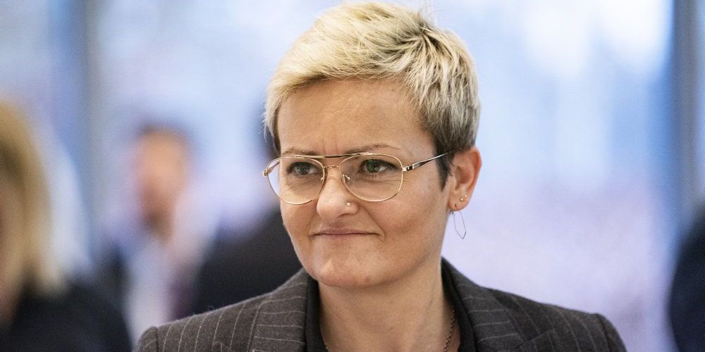 Børne- og undervisningsminister Pernille Rosenkrantz-Theil (S) vil give en håndsrækning til de lærere, som underviser deres elever hjemmefra, hjælp til blandt andet undervisningsforløb.