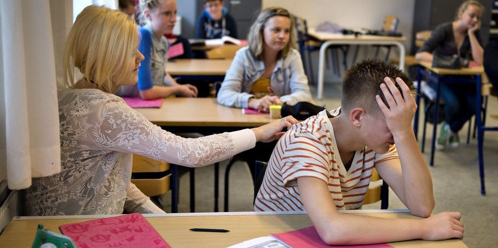 De ædste folkeskoleelever kommer ikke til at sidde tæt som tidligere lige foreløbig. Flere kommuner er i det hele taget i tvivl om, hvordan de skal finde plads og lærerkræfter til de store elever. (Arkivfoto)