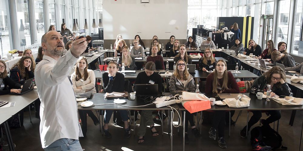 (Arkiv) 81.000 unge ventes at afslutte deres uddannelse i juni. De store universitetsbyer står på spring for at hjælpe dem og tager godt imod forslag fra Akademikernes hovedorganisation.