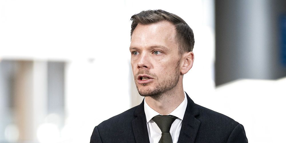 (Arkiv) Beskæftigelsesminister Peter Hummelgaard vil lave en opkvalificeringspakke til ledige, når flere dele af beskæftigelsesindsatsen sættes igang igen.