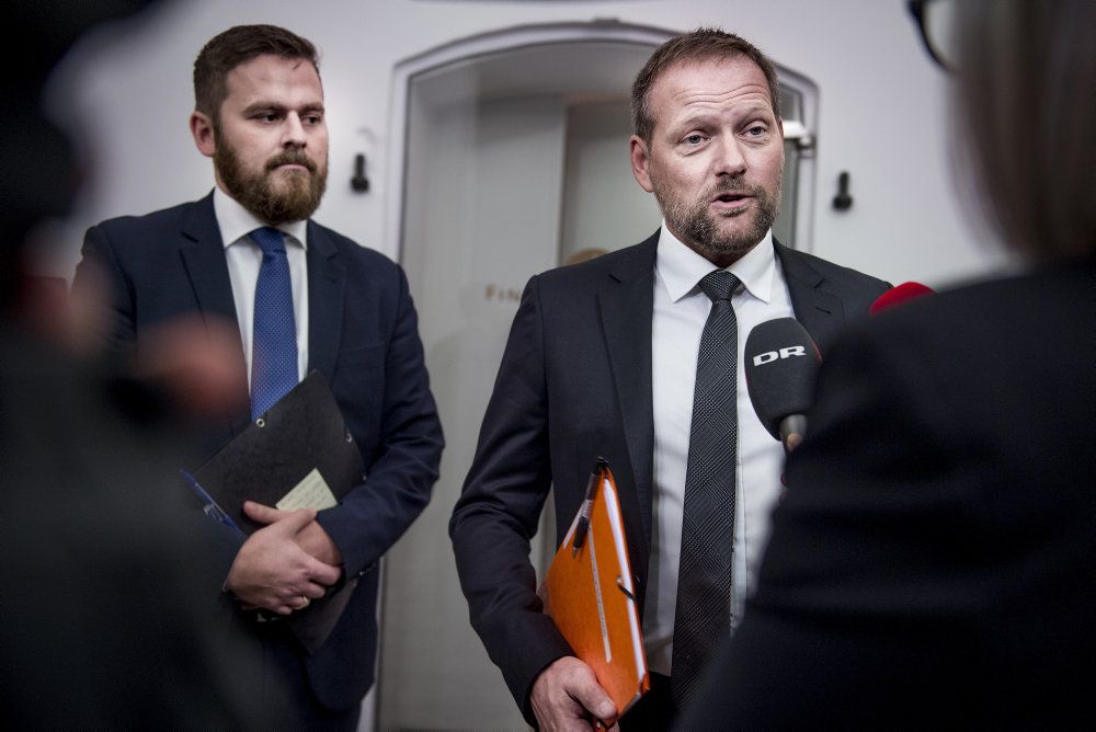Rene Christensen (th), finansordfører for DF, siger mandag aften, at partiet ikke kan tiltræde en aftale om udligning, der forventes at falde på plads snart. (Arkivfoto)