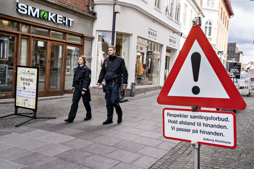 En stor national nedlukning og forbud mod store forsamlinger har været med til at sikre, at coronaudbruddet indtil videre ikke har ført til nævneværdig overdødelighed i Danmark. (arkivfoto).