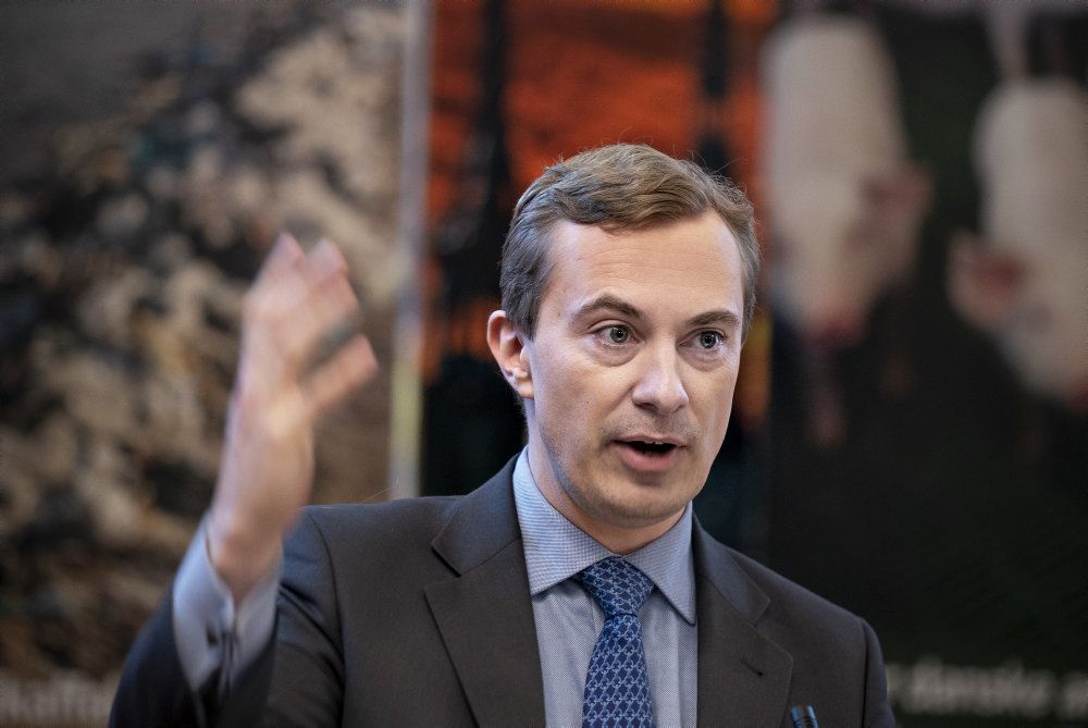 Morten Messerschmidt (DF) spurgte onsdag finansministeren til, hvad han troede hans tidligere pressechef mente, da hun sagde, at det var "en svær stilling at have, hvis man ikke er professionel socialdemokrat".