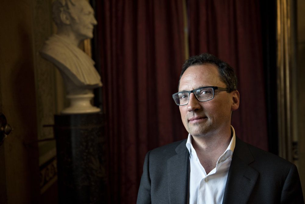 Administrerende direktør i Gyldendal Morten Hesseldahl ser med begejstring frem til igen at kunne stille den massive viden i Den Store Danske Encyklopædi til rådighed for befolkningen. Den Store Danske er allerede på nettet, men den er ikke blevet opdateret digitalt siden 2017, da det blev for dyrt for Gyldendal at drive opslagsværket.