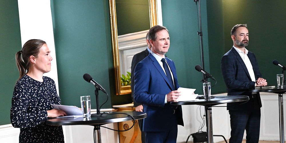 KL og regeringen udlægger økonomiaftalen forskelligt. Social- og indenrigsministeren lover velfærdsløft, mens KL kun lover uændret velfærd.
