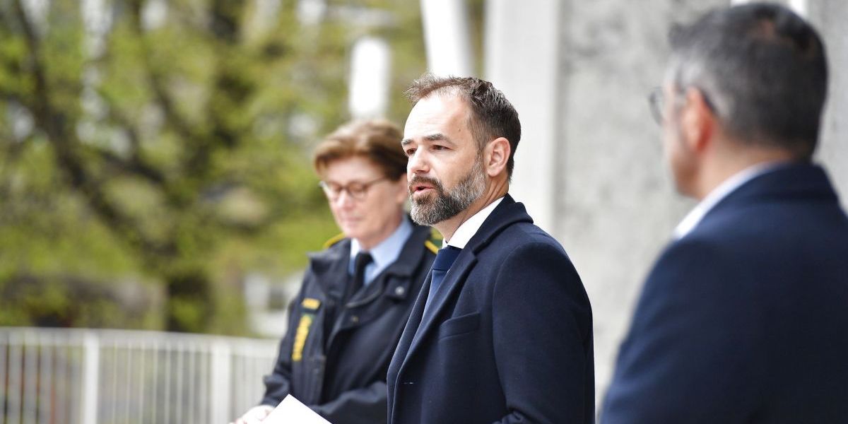 Aarhusborgmester Jacob Bundsgaard finder inspiration ved de effektive beslutningsprocesser, der er sat i værk under Covid-19. Her ses han sammen med rådmand Bünyamin Simsek og politidirektør Marian Thomsen på et pressemøde for nylig.
