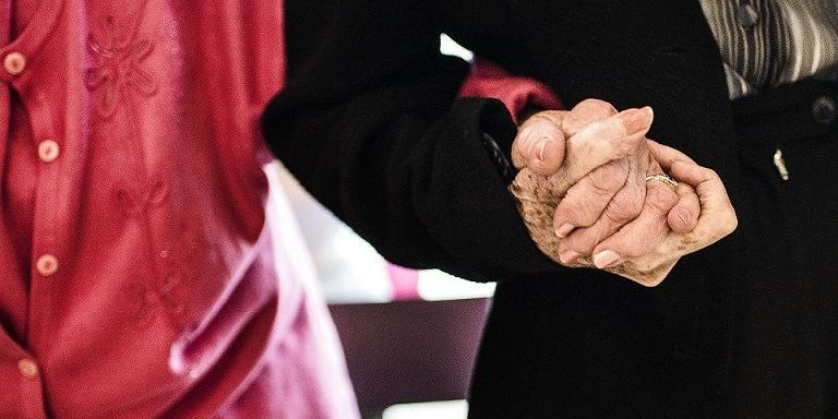 Ældre med demens får nu hjemmebesøg fra deres dagtilbud, hvis de og deres pårørende ønsker det. (Arkiv)