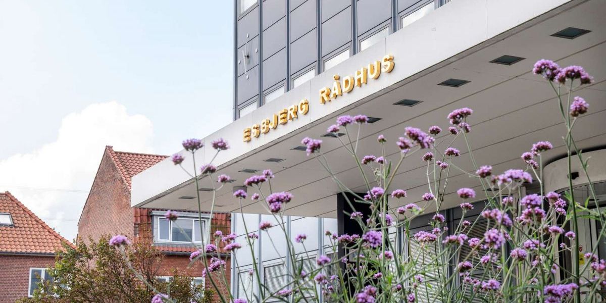 Esbjerg Rådhus lægger scene til en kontrovers om politiske tillidsposter og partipolitiske retningsskift. (Arkivfoto)