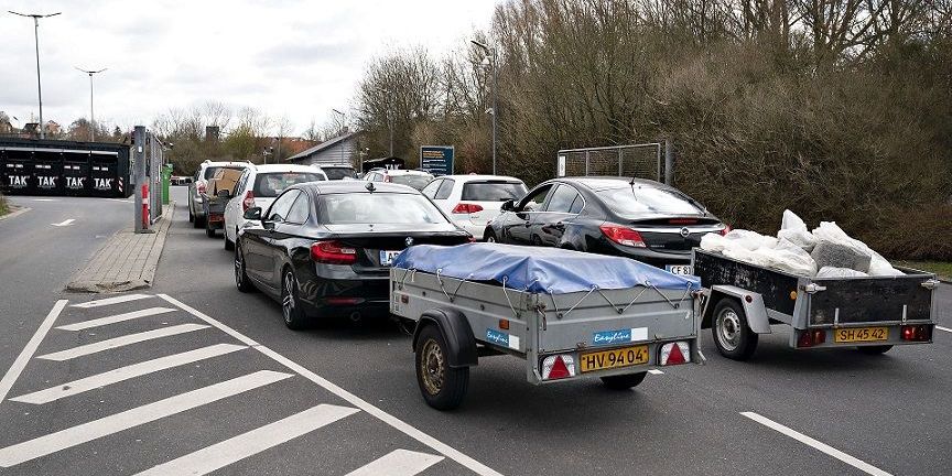 Billund overvejer at opsætte bomme og indføre faste åbningstider på kommunens tre genbrugspladser. (Arkiv)