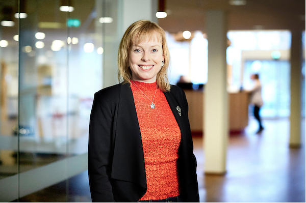 Kulturminister Joy Mogensen holder møder med kulturlivets parter om genåbningen, som i følge hendes Facebook-opdatering kommer til at foregår langsom.