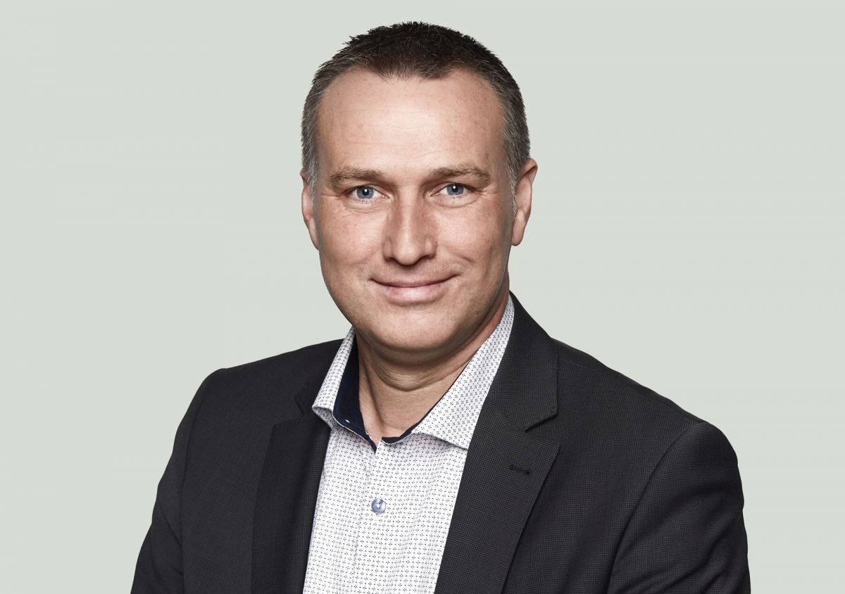 "Der er en 30-50 medarbejdere, der virkelig har givet udtryk for, at nu har de det rigtig dårlig med at arbejde hjemme, og om de ikke snart må komme på arbejde," fortæller borgmesteren i Næstved Kommune, Carsten Rasmussen (S) til DR.