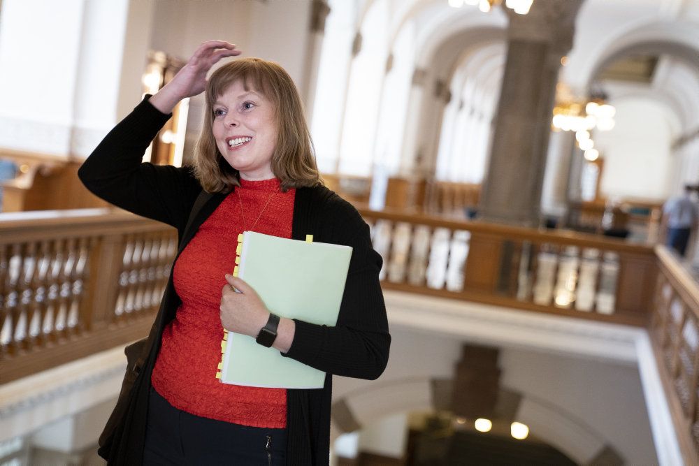 Kulturminister Joy Mogensen (S) siger, at der lige nu knokles for at færdiggøre retningslinjer for indendørs idræt, der kan genåbne mandag 8. juni. (Arkivfoto).