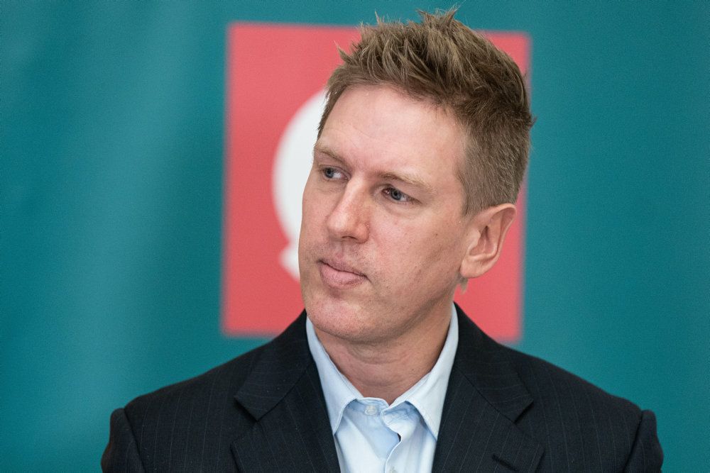 Enhedslistens Rune Lund er blandt dem, der er oprørte over, hvad de mener er for lempelig en opfattelse af, hvad der er skattely. Det er vigtigt, fordi firmaer i skattely kan nægtes støtte under coronakrisen.