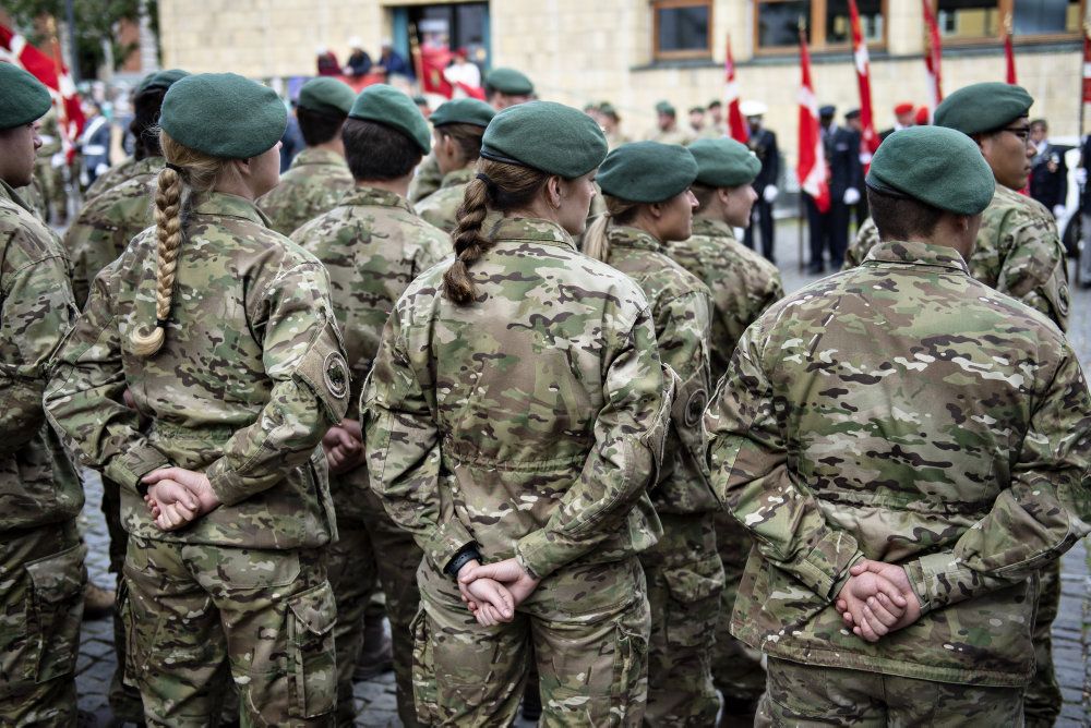 Forsvaret skruer nu op for antallet, der fysisk må møde på arbejde. Her ses soldater fra Trænregimentet i Aalborg 5. september 2019 i Aalborg.