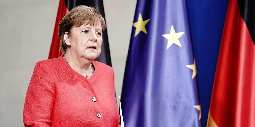 Den tyske regering og forbundskansler Angela Merkel har lanceret en hjælpepakke på 130 milliarder euro for at sparke gang i økonomien.