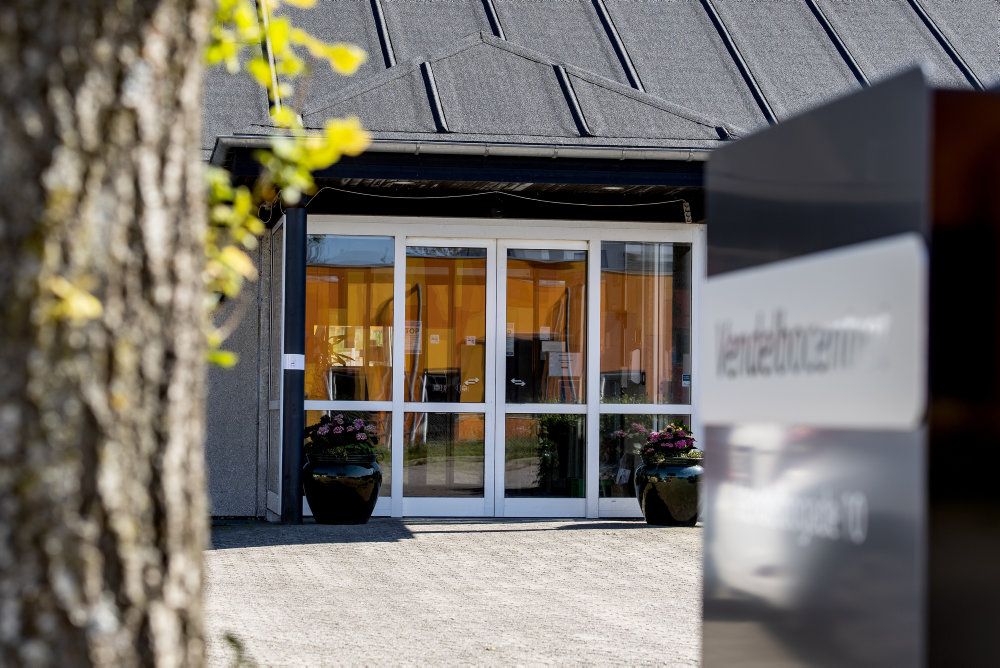 Plejehjemmet Vendelbocentret i Hjørring Kommune er hårdt ramt af et udbrud af coronasmitte. Nu er et omfattende testprogram for medarbejdere og borgere i kommunens ældrepleje iværksat for at skabe overblik og inddæmme virusset. (Arkivfoto).