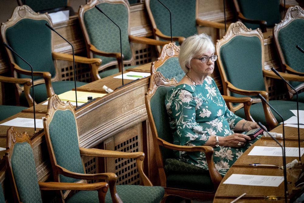 Udlændingeminister Mattias Tesfaye (S) får ikke meget for pengene, når han vil have genvurderet en række syrere fra Damaskus-provinsens sager, hvis ikke han er villig til at ændre praksis og samarbejde med Syriens styre om en eventuel hjemsendelse, mener Dansk Folkepartis Pia Kjærsgaard.