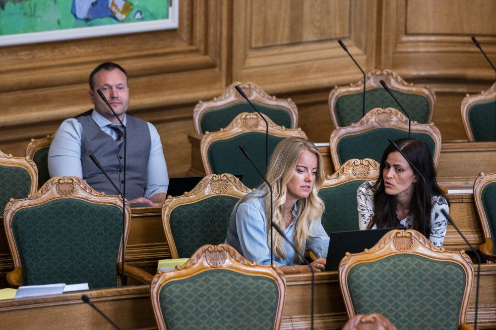 Nye Borgerlige får i den seneste måling den største opbakning nogensinde målt i en Voxmeter-måling. Partiet kom i Folketinget ved valget 5. juni sidste år og har fire mandater. Tre af dem ses her. Partistifter og formand Pernille Vermund, Mette Thiesen og Lars Boje Mathiesen.