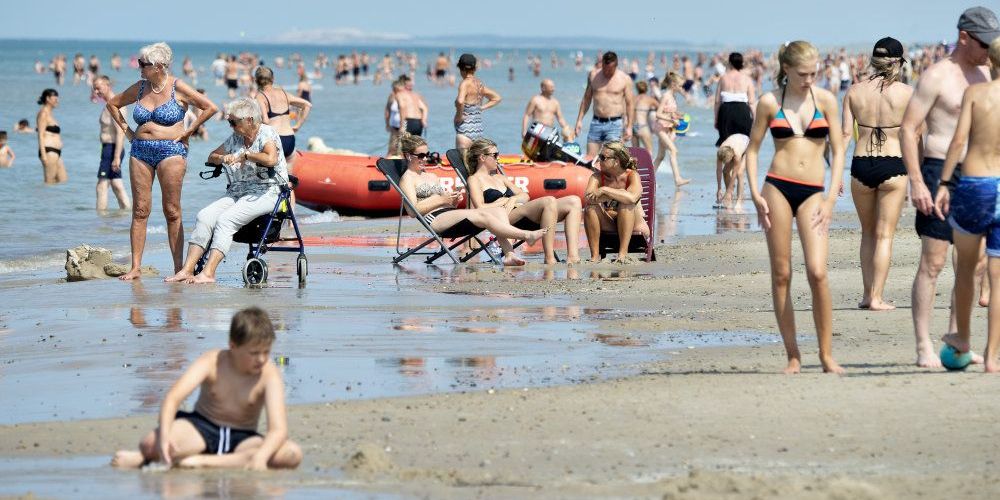 Danskerne er i sommerhumør og bakker op om regeringens håndtering af coronakrisen. (Arkiv)