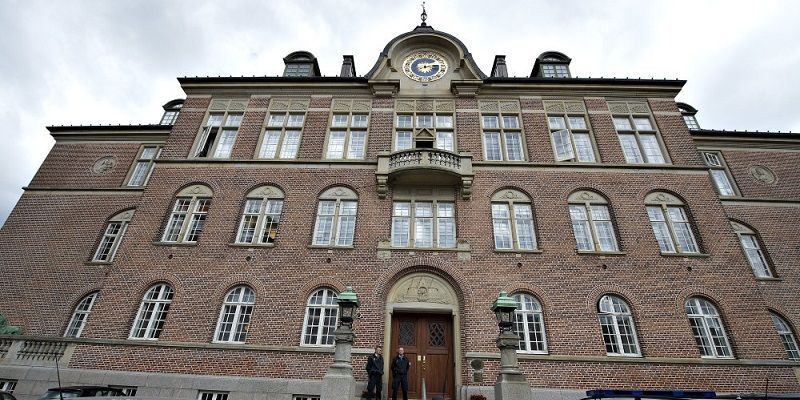 En tidligere chef i Aarhus Kommune er ved Retten i Aarhus tiltalt for mandatsvig og modtagelse af bestikkelse. Han erkender, at han for kommunale midler har købt tøj til privat brug for sammenlagt 2300 kroner, men nægter sig skyldig i anklagen om bestikkelse. (Arkiv)