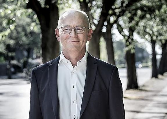 "Jeg har en masse ideer til, hvordan man på langt bedre vis skal arbejde med eksempelvis arbejdsmiljø, ytringsfrihed og åbenhed i regionen," siger Ulrich Fredberg og henviser til sin egen fyringssag.