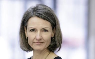 Branchedirektør i DI Rådgiverne Henriette Søltoft siger om besparelserne på brugen af eksterne konsulenter:
'Det er utroligt besynderligt i en tid, hvor vi samtidig får signaler fra regeringen om, at man er klar over, at vi skal have en privat sektor, der skaber arbejdspladser og vækst i Danmark.'