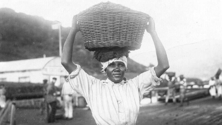 Kvinden her er fotograferet i 1910 i den daværende danske koloni Dansk Vestindien. Måske bliver nogle nye gader i København  opkaldt efter berømte oprørsledere fra de tidligere danske kolonier.