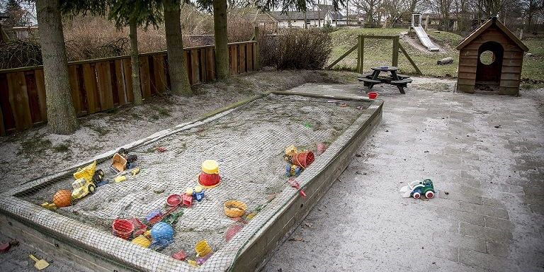 Byrådene i Slagelse og Ikast-Brande har besluttet at betale penge tilbage til forældre, der ikke fik deres børn passet under nedlukningen. (Arkiv)