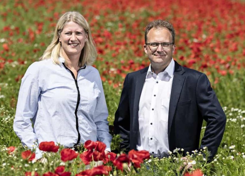 Anne Lawaetz Arhnung, direktør i Landbrug & Fødevarer, og Steffen Damsgaard, formand for Landdistrikternes Fællesråd, vil have Folketinget til at lave en plan, som sikrer, at land- og yderkommuner klarer følgevirkningerne af coronakrisen lige så godt som landets øvrige kommuner.