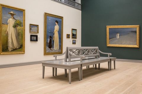 Skagen Kunstmuseer har fået støtte til et forskningsprojekt om Maria Krøyer i internationalt perspektiv.
På billedet ses hun portrætteret af sin mand P. S. Krøyer.